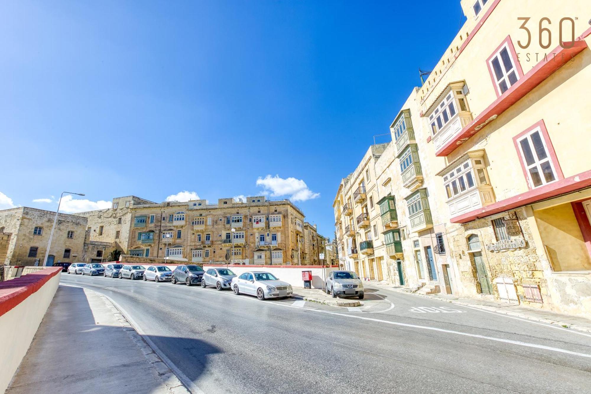 Charming Home With Sea Views & Maltese Balcony By 360 Estates 瓦莱塔 外观 照片